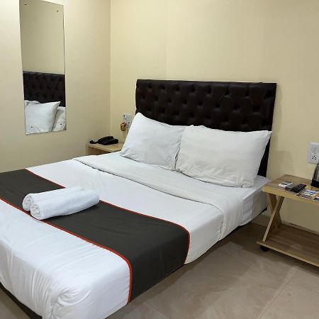 U Life Hotel Βομβάη Εξωτερικό φωτογραφία