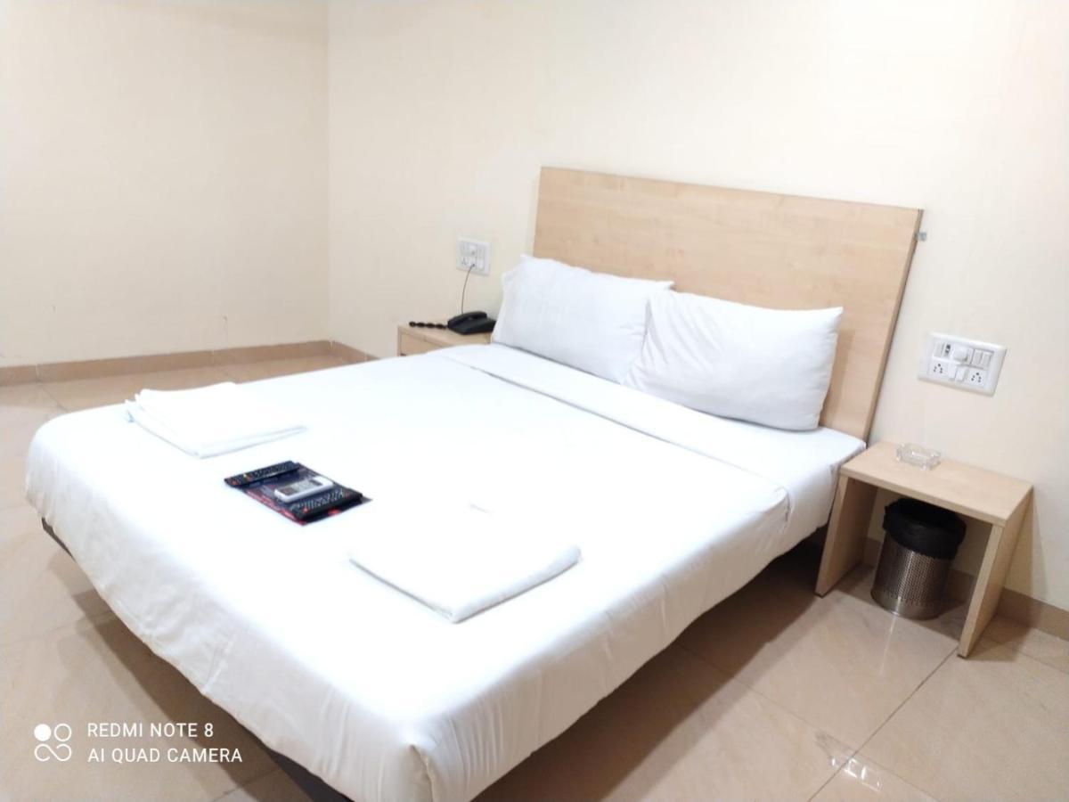U Life Hotel Βομβάη Εξωτερικό φωτογραφία