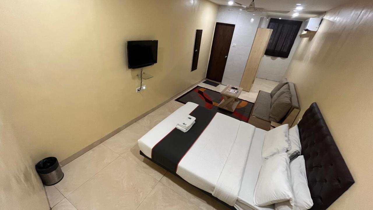 U Life Hotel Βομβάη Εξωτερικό φωτογραφία