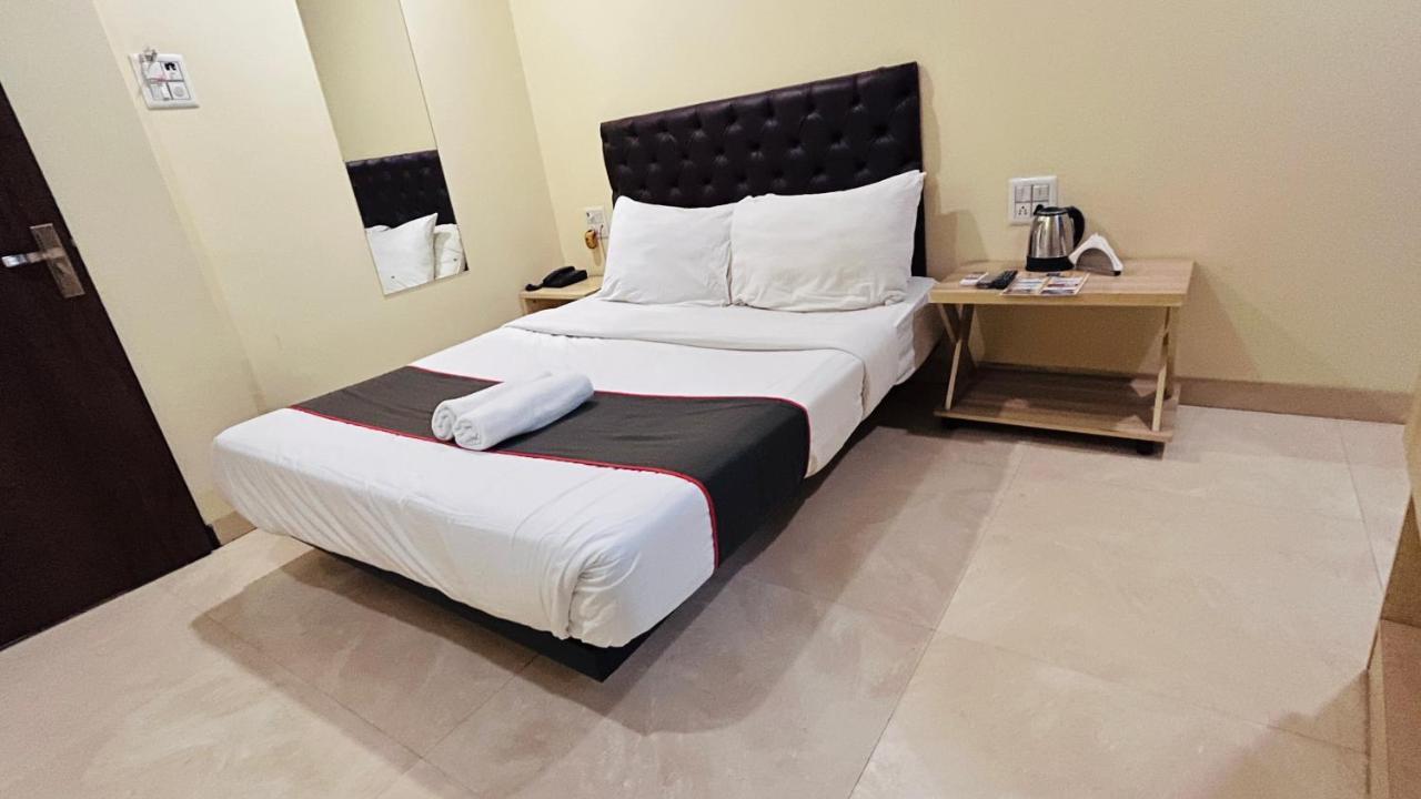 U Life Hotel Βομβάη Εξωτερικό φωτογραφία